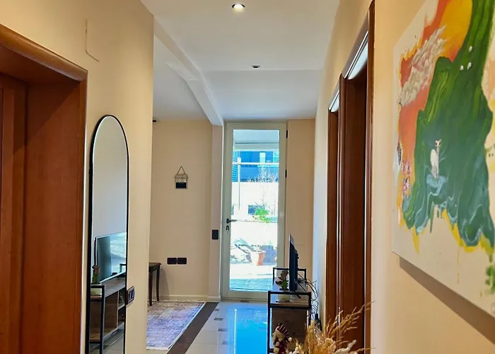 Lola's House 地拉那